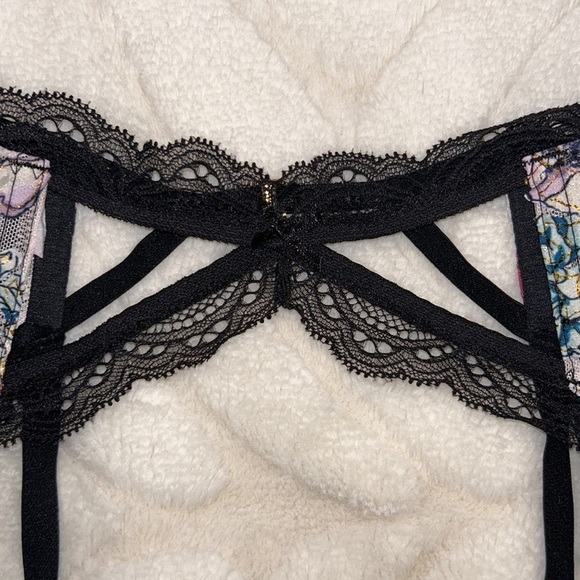 Victoria’s Secret Embroidered Mesh Garter Belt, Size XS - Picture 4 of 10